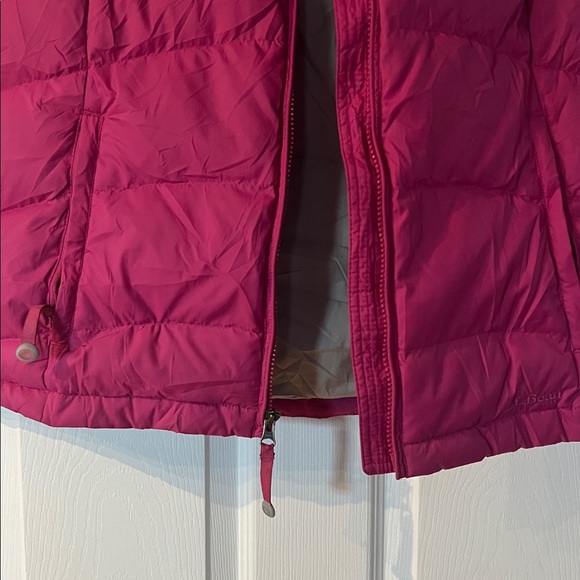 L.L. Bean Women's Fuchsia Puffer Vest - Picture 7 of 7